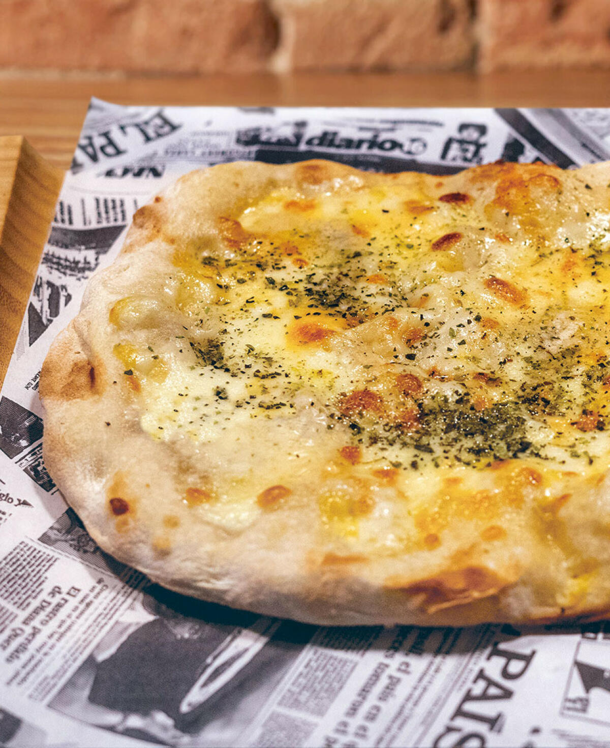 Descubre nuestras deliciosas pizzas blancas sin tomate en nuestra pizzería en Benidorm